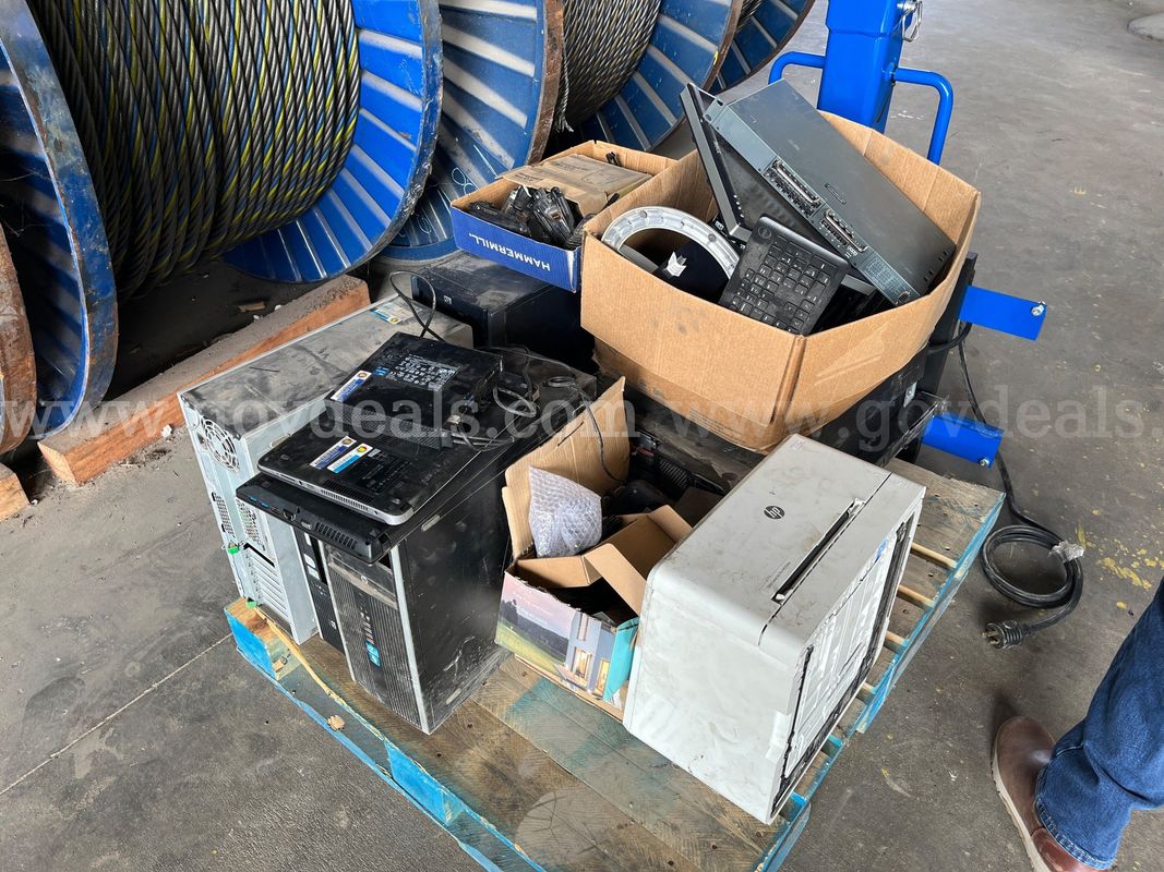 One lot of miscellaneous electronic equipment