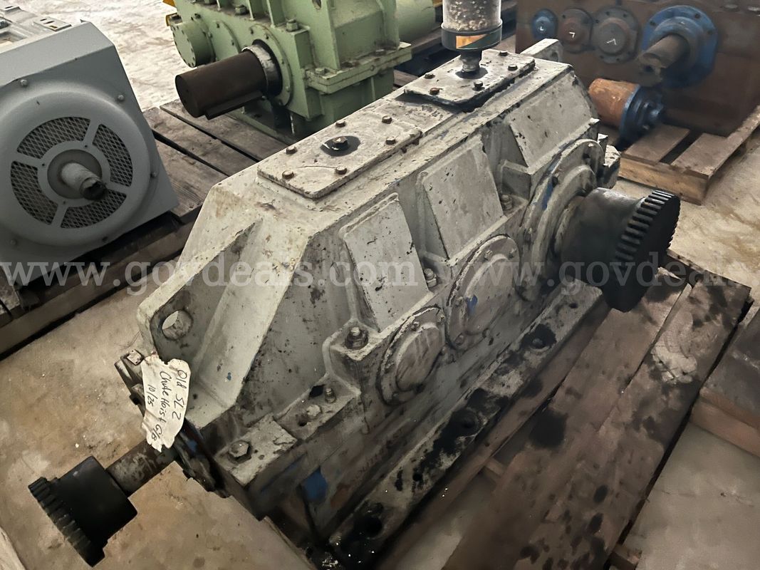 Heavy-duty industrial speed reducer gearbox