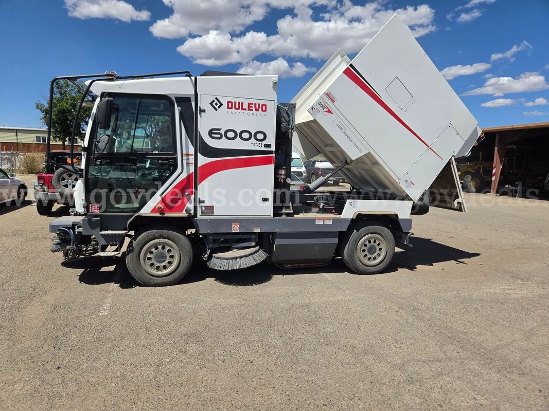 2023 Dulevo 6000 Street Sweeper – 1,336 Miles – Like New – Tier 4 – Municipality Owned – Loaded