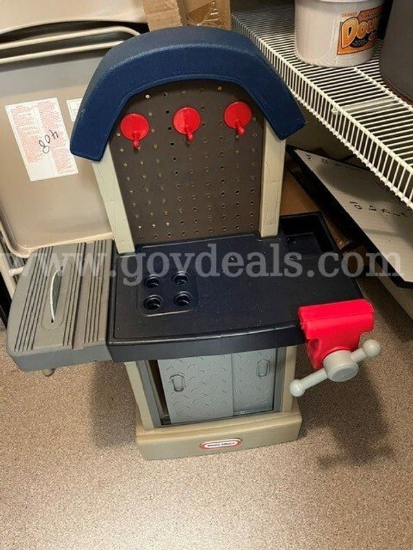 CHILDREN'S TOOL WORK STATION