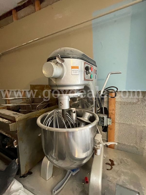 ANVIL Commercial Floor Mixer – Includes Stainless Bowl, Wire Whip & Mixing Attachment – Used / As-Is