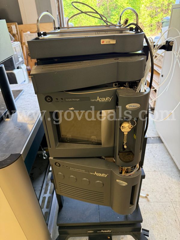 Waters nanoLC with PDA and sample exchanger