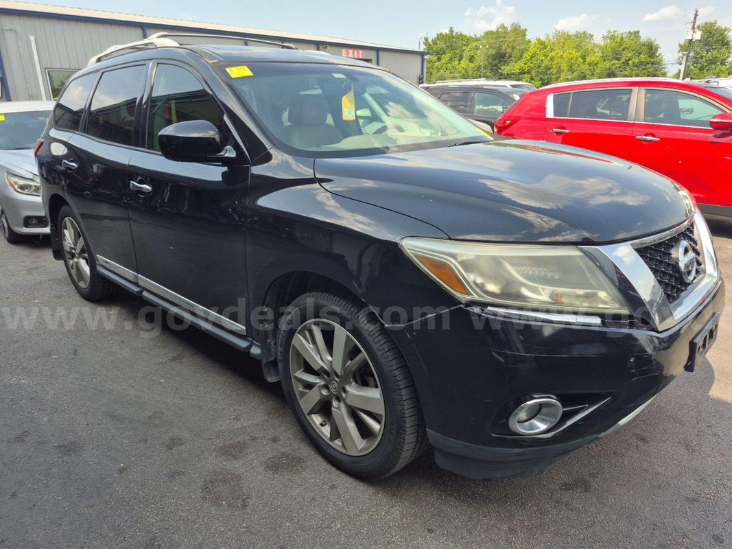 2013 Nissan Pathfinder Platinum FWD 4D SUV 3.5 6cyl.