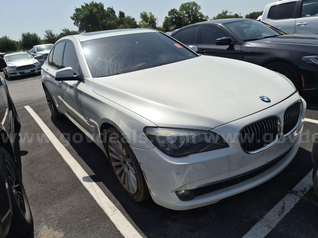 2009 BMW 7-Series 750i RWD 4D Sedan 4.4 8cyl.