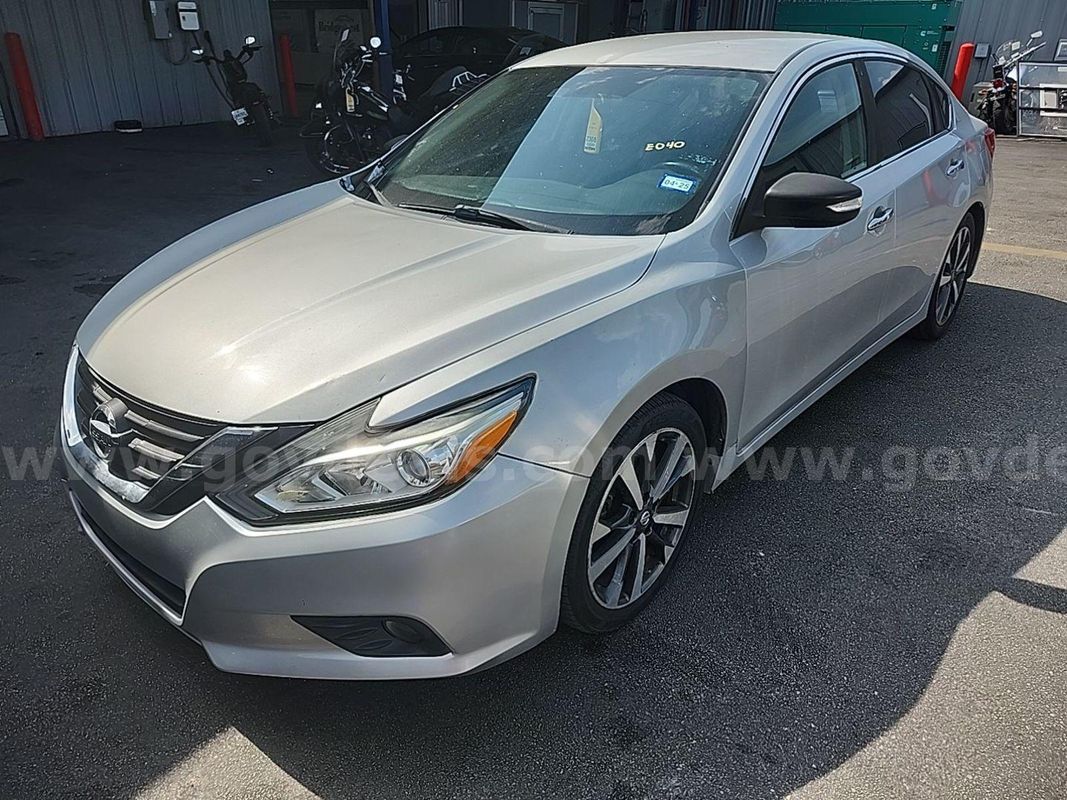 2017 Nissan Altima 3.5 SR FWD 4D Sedan 3.5 6cyl.