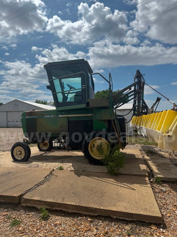 John Deere 6000 High Boy Sprayer