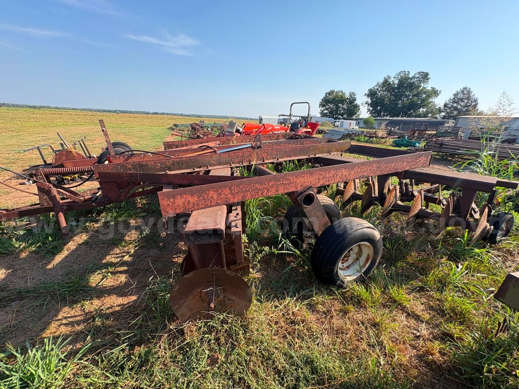 International Harvester 14ft Disc