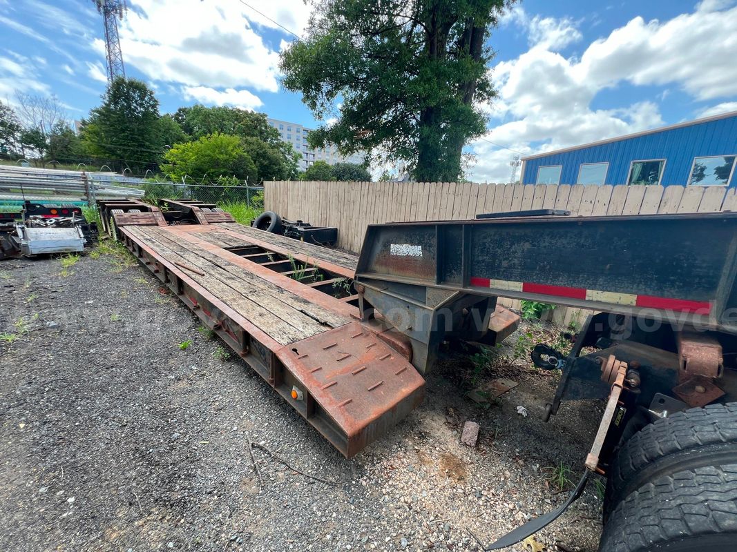2005 Witzco Challenger RG-50 Tri/A Lowboy Trailer
