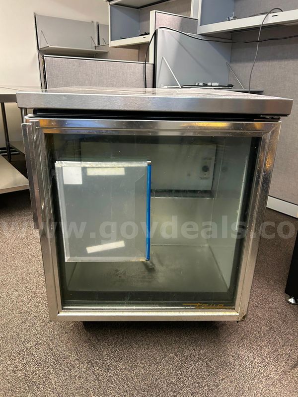 True Manufacturing Under-Counter Refrigerator TUC-27G