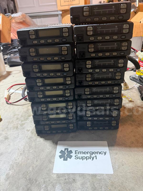 Lot of 17 ICOM IC-F420S-10 UHF Mobile Radio w/ Microphone, Bracket & Mounting Base - Shipping only