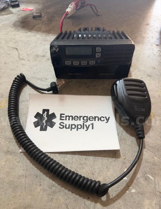ICOM IC-F6011 UHF 440-470 MHz, 8 CH, 50 With Microphone And Radio Base