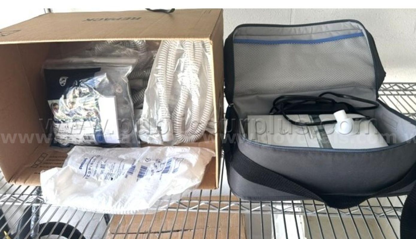 RESPIRONICS DREAMSTATION WITH NEW MASK, & 5 NEW HOSES AND ACCESSORIES SHIPPING ONLY