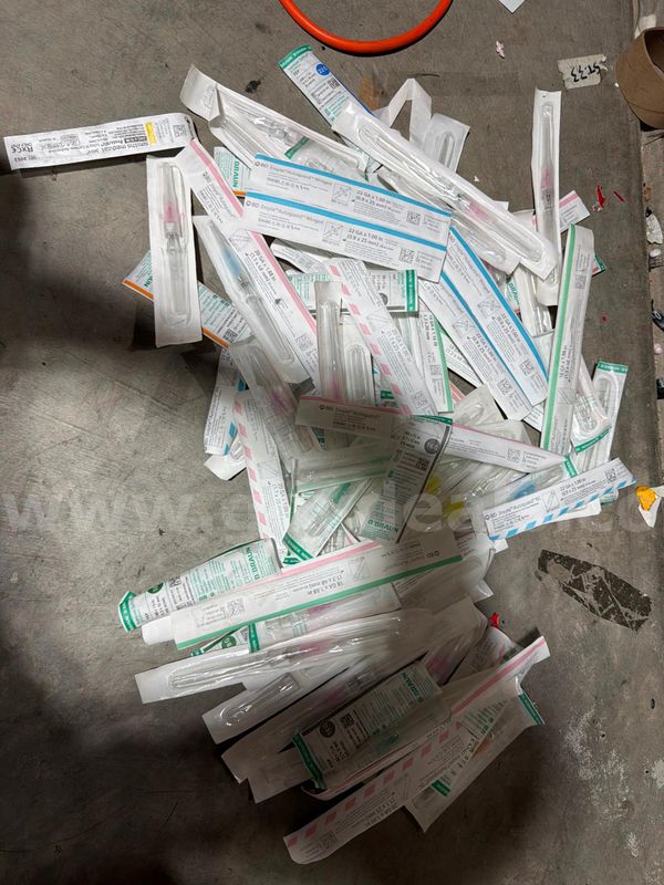 Intravenous IV catheters lot needles multiple different types shipping only