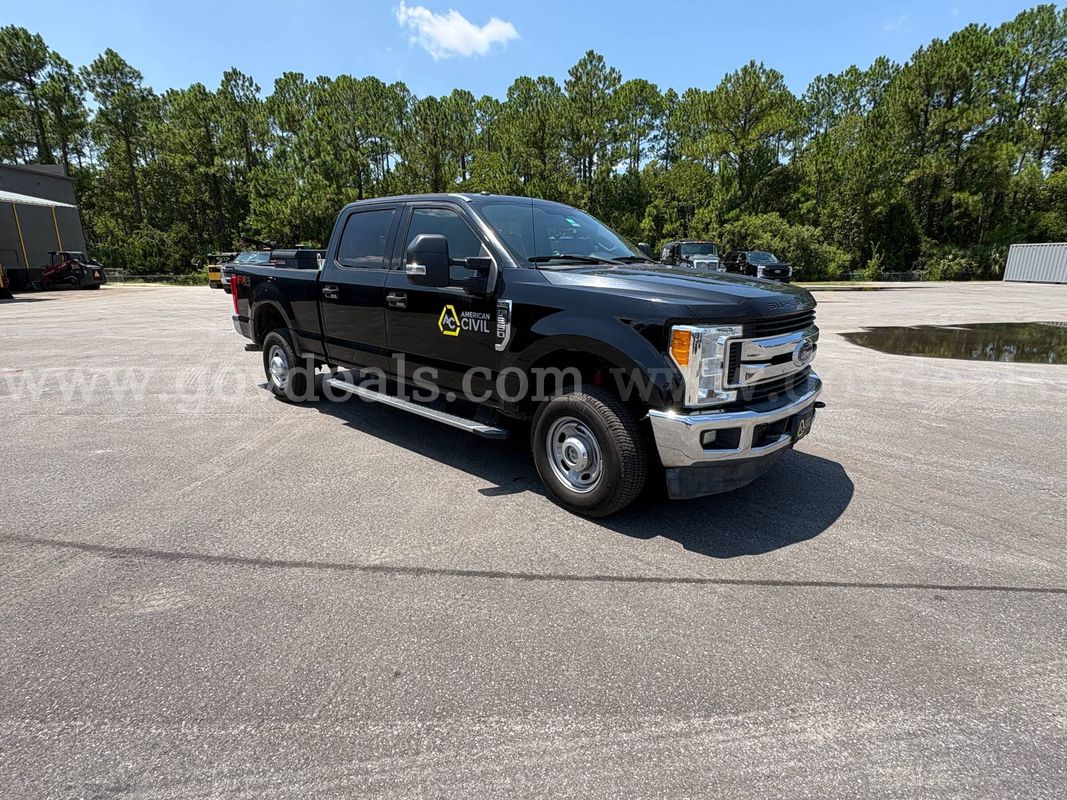 2017 Ford F-250XL SD 4x4 Crew Cab Pickup