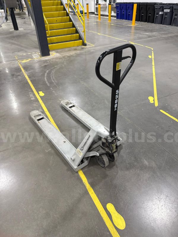 Strongway 5500 lb Manual Pallet Jack