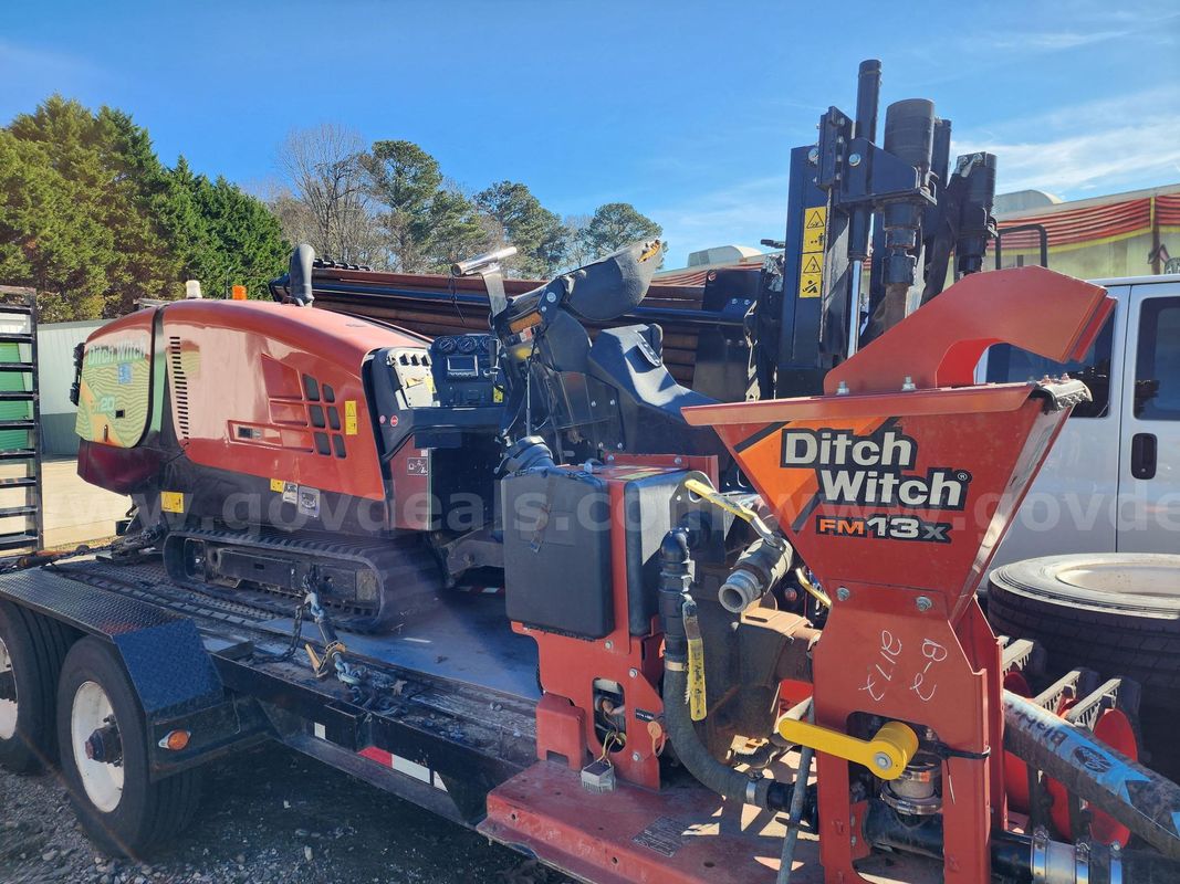 2022 Ditch Witch JT20 Horizontal Directional Drill w/ Ditch Witch FM13X Mud Mixer Mtd on 2022 T/A Trailer