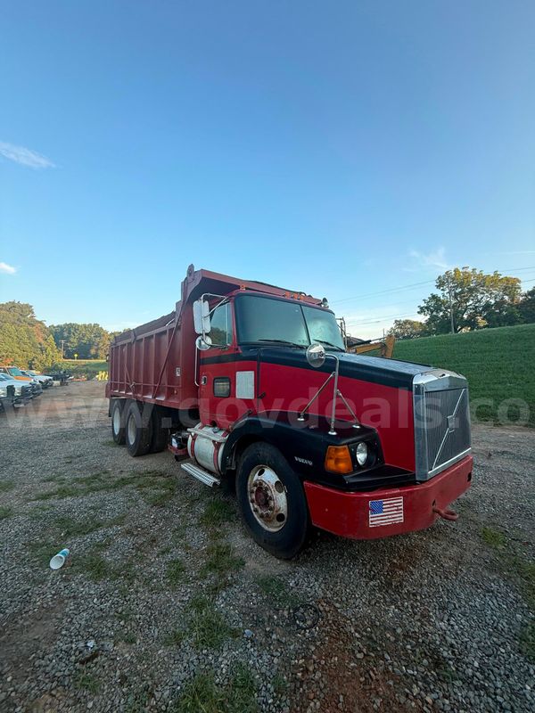97 Volvo dump truck Detroit 60