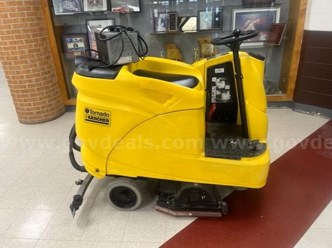Tornado BR90/140 ride on floor scrubber