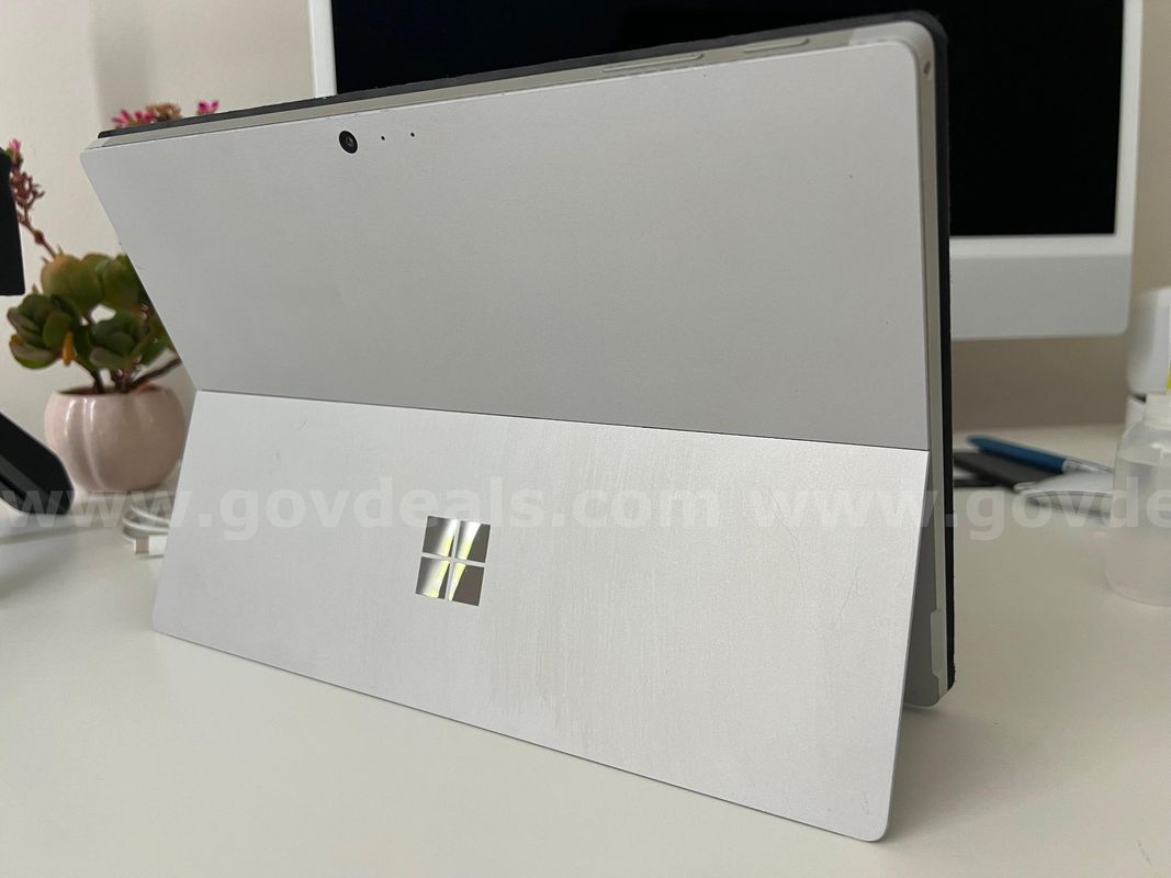 Microsoft Surface Pro 4 – Intel Core i5 – 4GB RAM – 128GB SSD – Keyboard Included