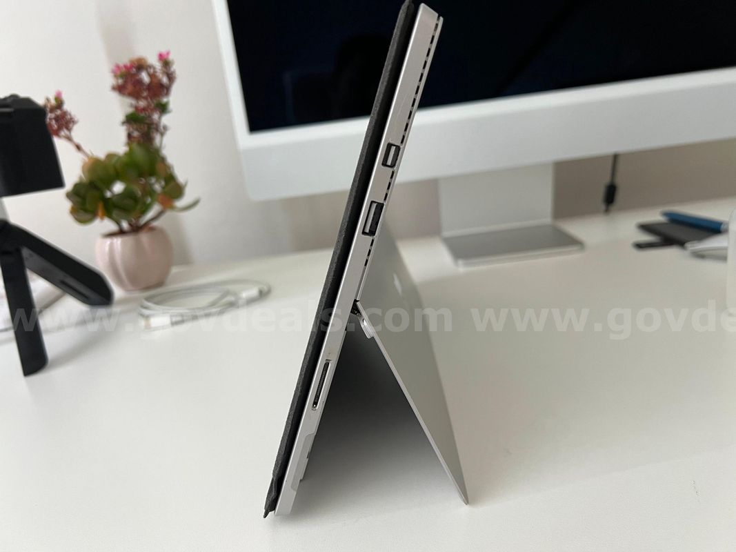 Microsoft Surface Pro 4 – Intel Core i5 – 4GB RAM – 128GB SSD – Keyboard Included