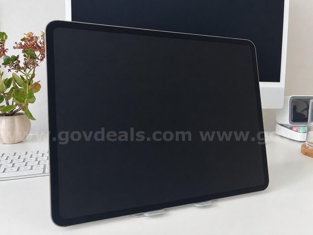 UNLOCKED!! 2025 Apple iPad Pro 13" M5 256GB - WiFi + Cellular - Space Gray