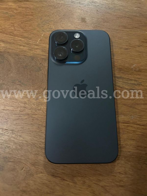 87% BATTERY HEALTH!! Apple iPhone 15 PRO - 256GB - Black