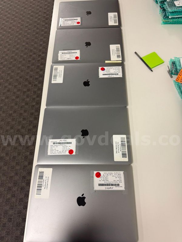 Lot of 5 Macbook Pros - Need Repair
