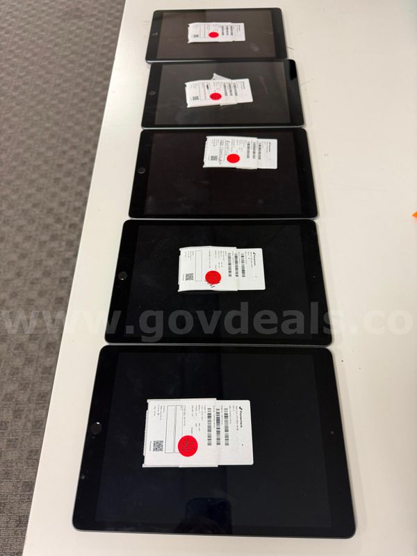Lot of 5 iPads - Need Repair