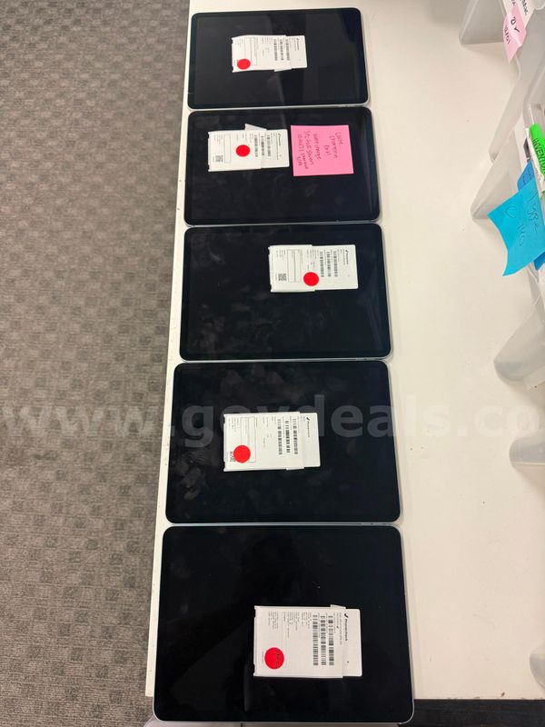 Lot of 5 iPad Air 4s - Need Repair