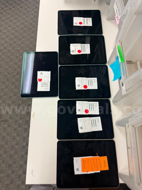 Lot of 6 iPad Air 4s - Need Repair