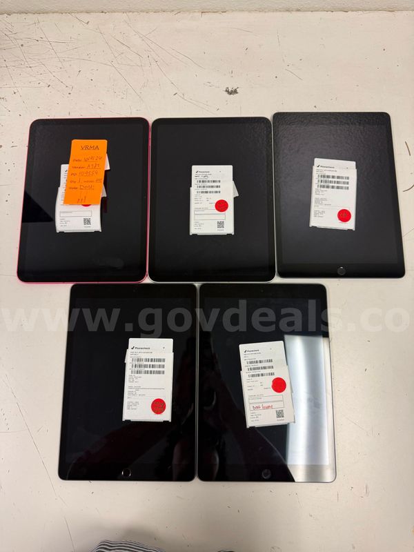 Lot of 5 iPads, 2 iPad A16 128GB and 3 iPad 9 64GB - Need Repair