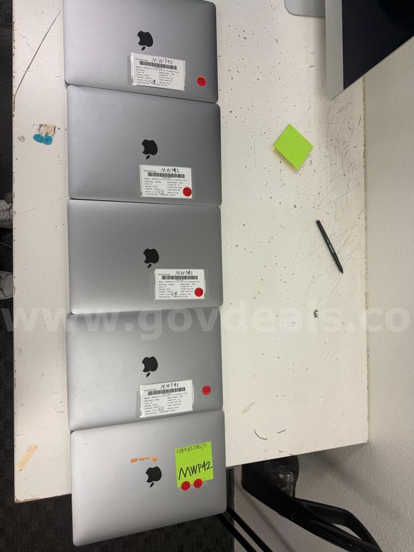 Lot of 5 MacBook Pro 2020 - Need Repair
