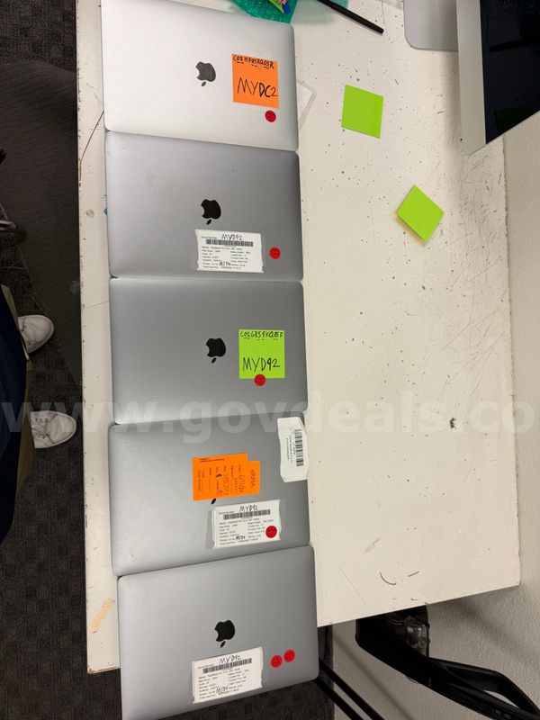 Lot of 5 Macbook Pro 2020 M1 - Need Repair