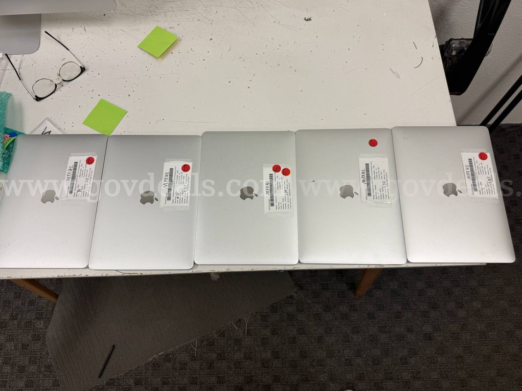 Lot of 5 2017 MacBook Pros - Need Repair