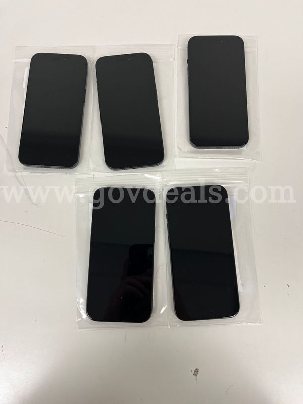 Lot of 5 iPhone 15 256GB Unlocked - Fully Functional