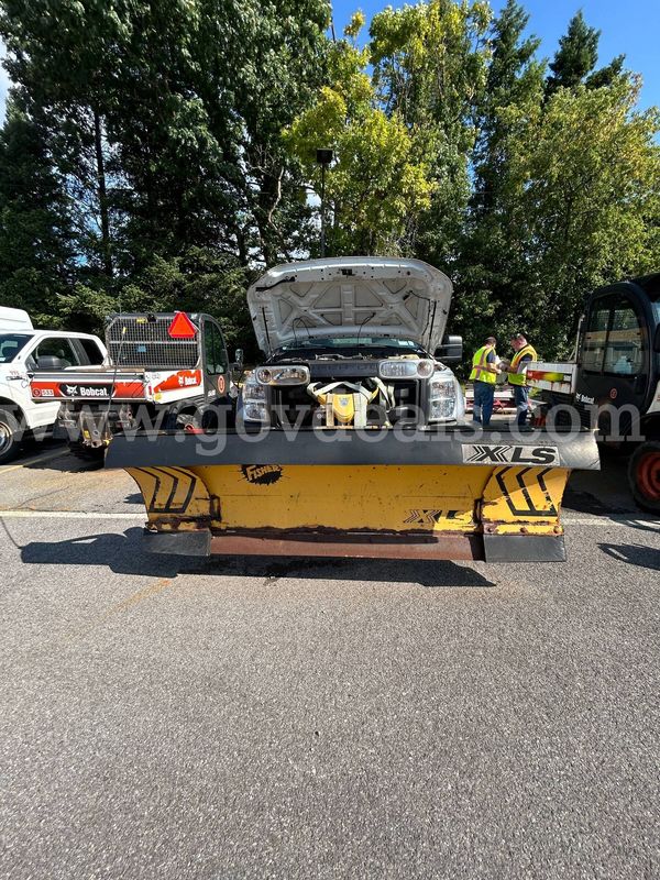 2012 Ford F-450 SD Pickup Truck w/ Plow & Salt Spreader LOW MILEAGE!!