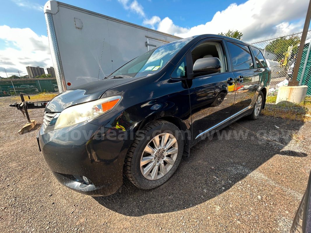 2014 Toyota Sienna SEE VIDEO!!!