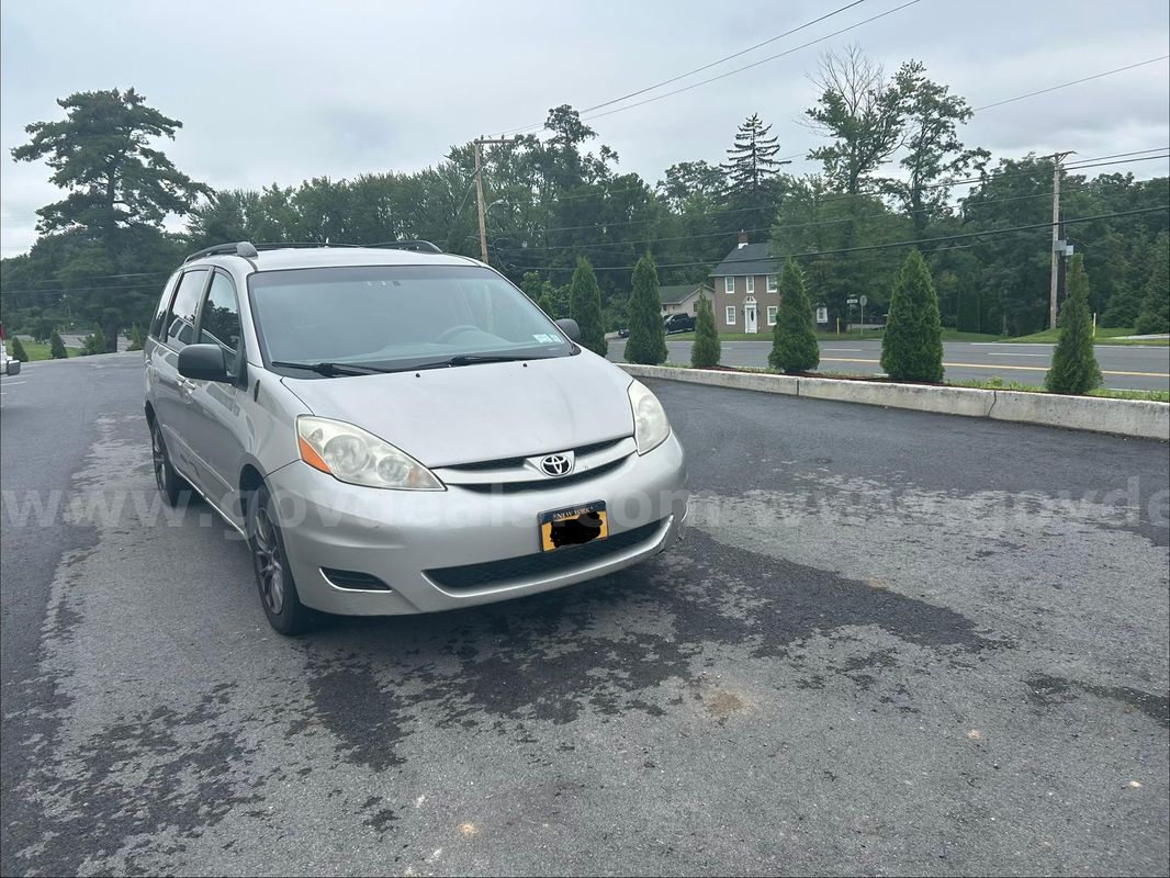 2009 Toyota Sienna CE - FWD