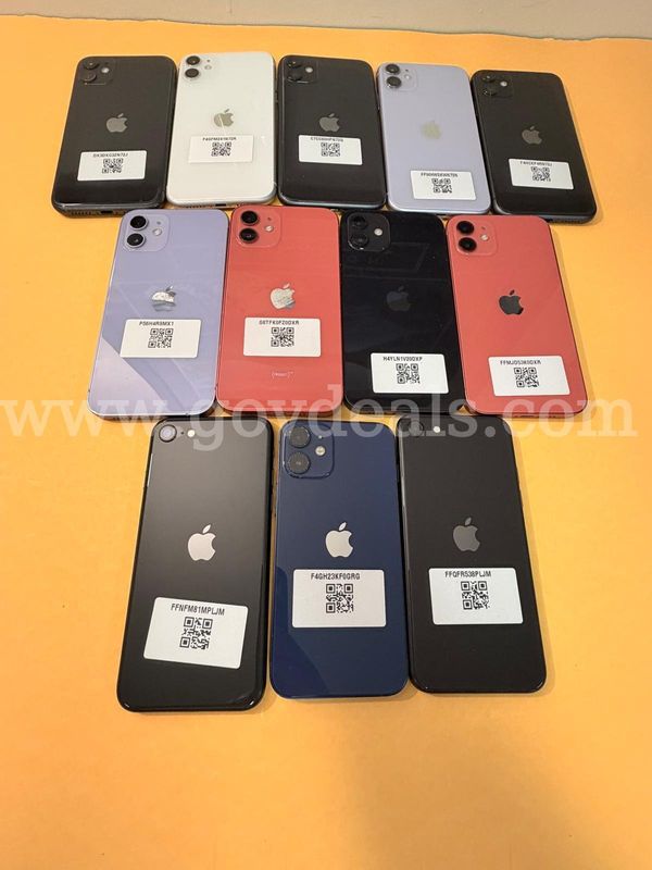 Lot of 16 iPhones & Samsung, Mixed carriers and GBs