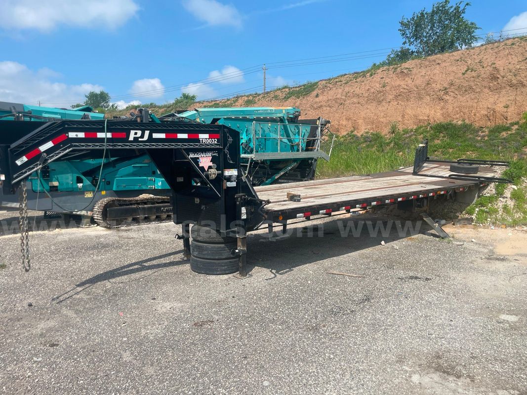 2021 PJ 36 Ft Gooseneck Trailer