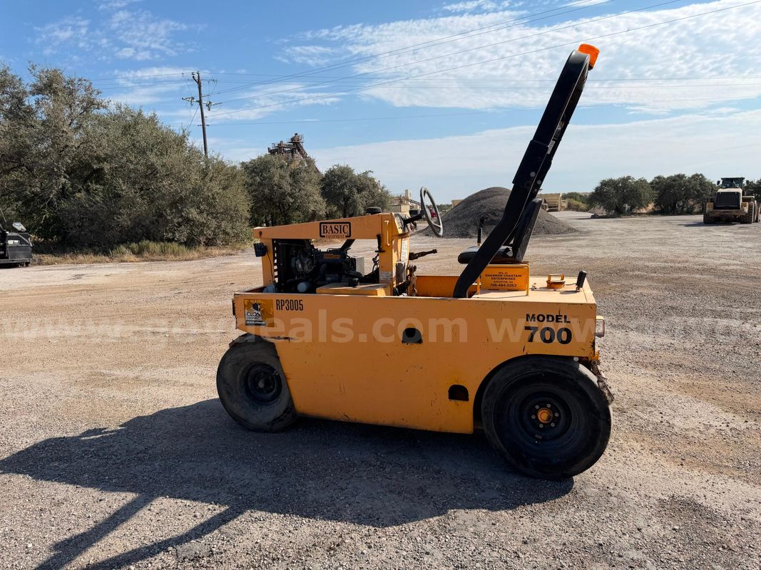Basic Equipment 700 Pneumatic Roller
