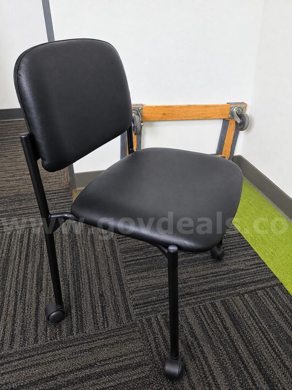 Lot of 10 Black Padded Rolling Office/Guest Chairs Lot includes 10