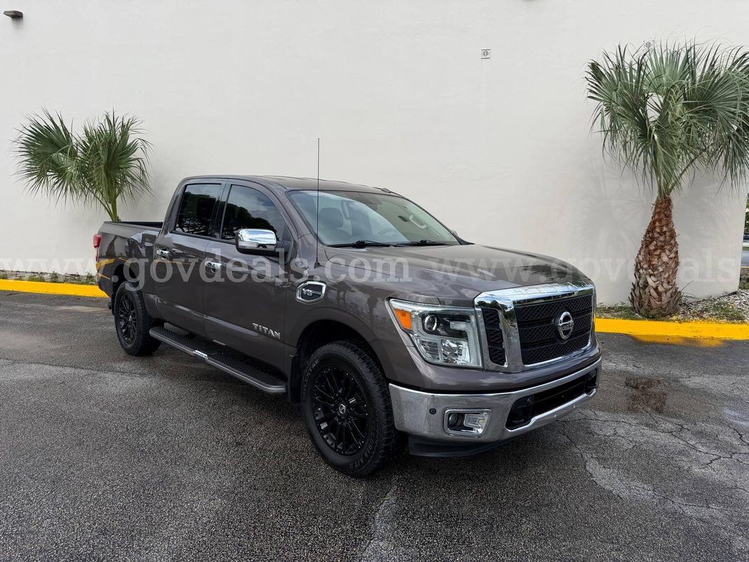 2017 NISSAN TITAN 4WD V8 CREW CAB 5.6L SL