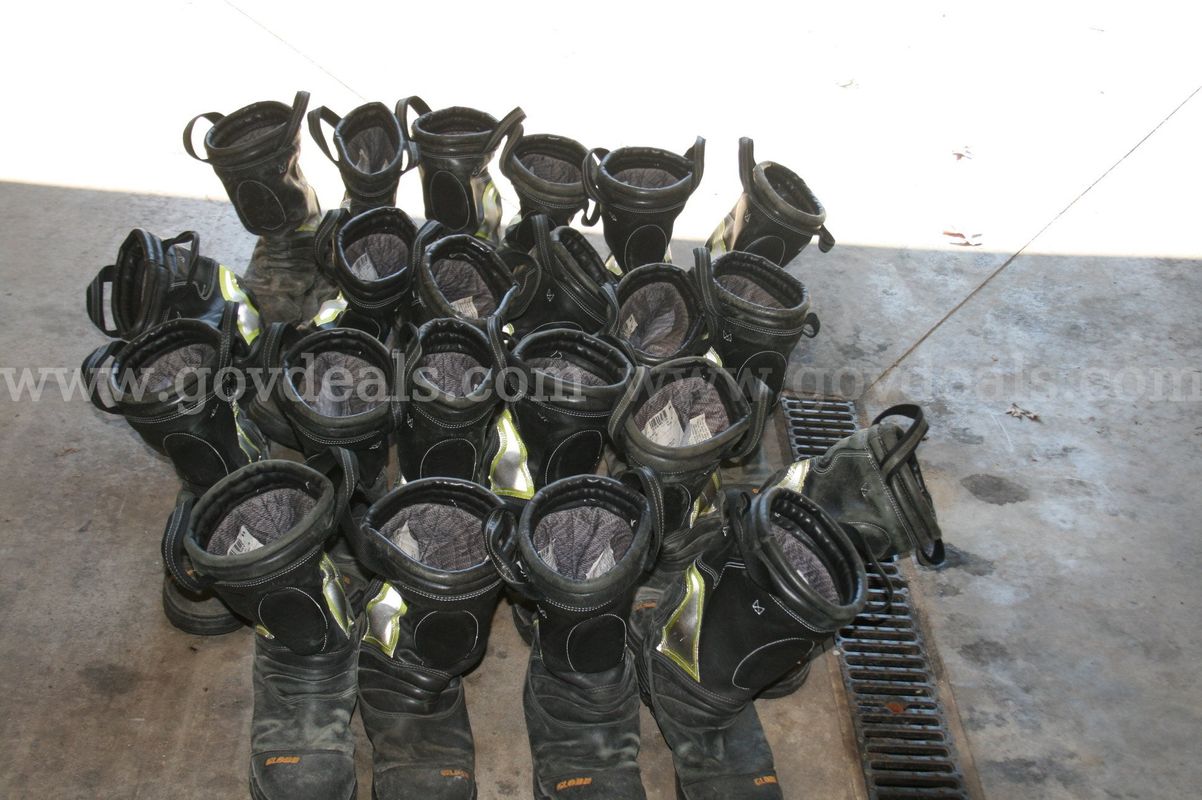 Miscellaneous Sizes of Used Globe 2016 Fire Boots