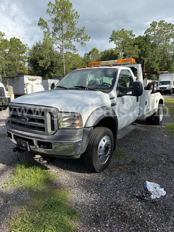 2006 Ford F-550 Regular Cab 2WD DRW