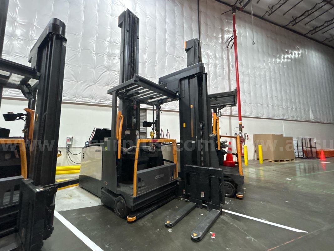 Crown TSP 7000 Series Electric VNA Turret Stockpicker