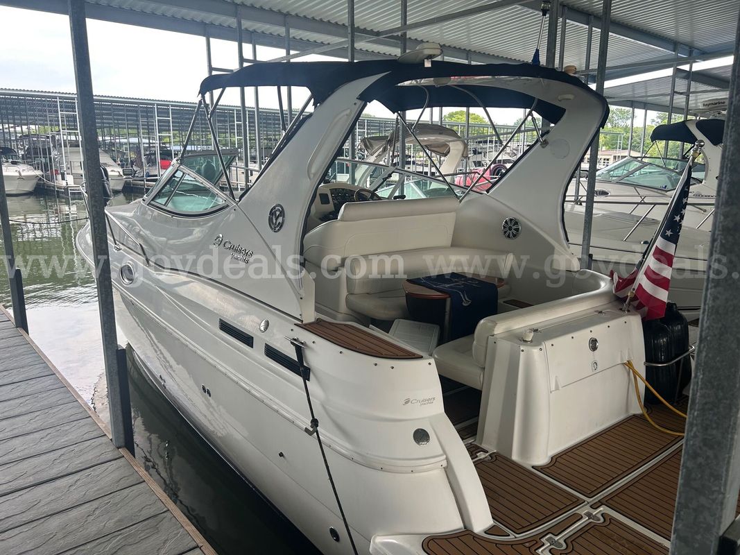 2000 Cruiser Yacht