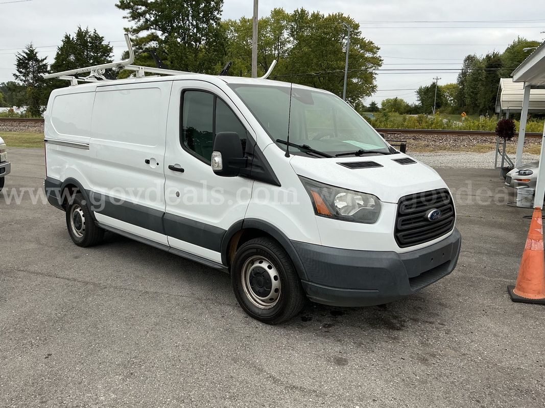 2016 Ford Transit 150 Van Low Roof w/Sliding Pass. 130-in. WB