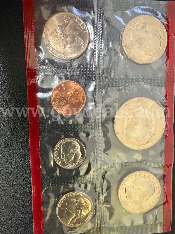 The 1980 D US Mint Denver Souvenir Set -7 Coins with Double Susan B. Anthony Dollars- Sealed. Uncirculated.