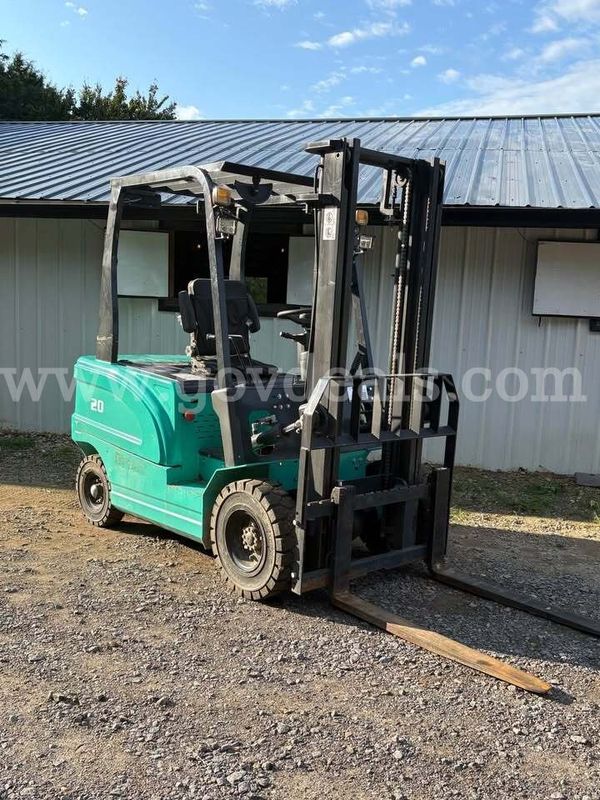 4,400 LB Electric Forklift – 110V Charge